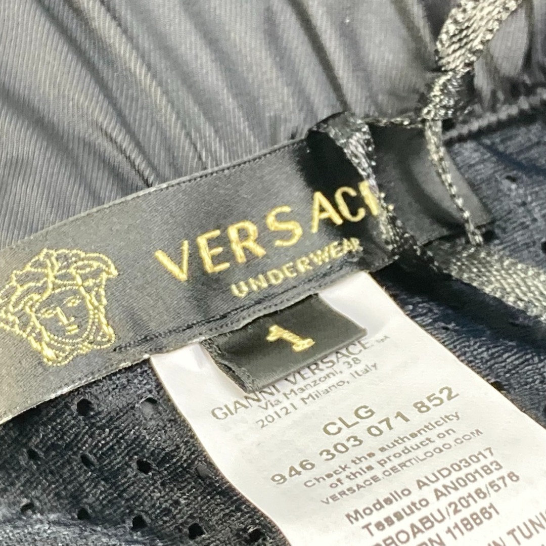 VERSACE(ヴェルサーチ)のヴェルサーチ VERSACE ロゴ GYM 海パン サーフパンツ ハーフパンツ ボトムス ショートパンツ 水着 ナイロン ブラック 未使用 メンズの水着/浴衣(水着)の商品写真