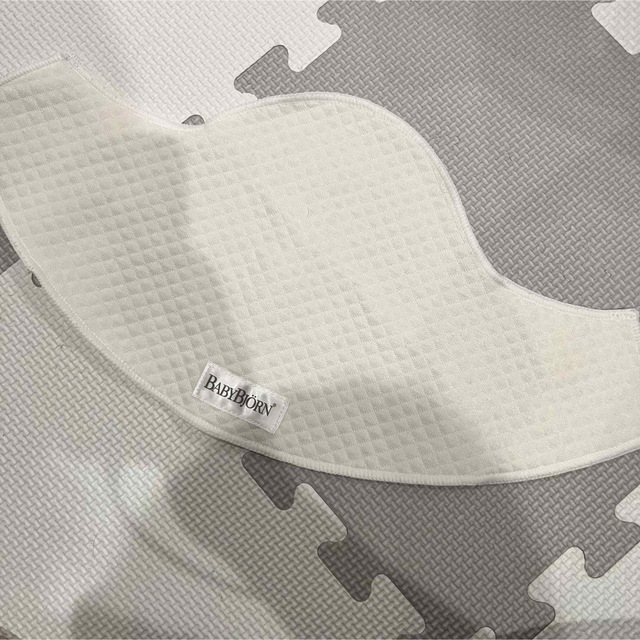 BABYBJORN(ベビービョルン)のベビービョルン　スタイ キッズ/ベビー/マタニティのこども用ファッション小物(ベビースタイ/よだれかけ)の商品写真