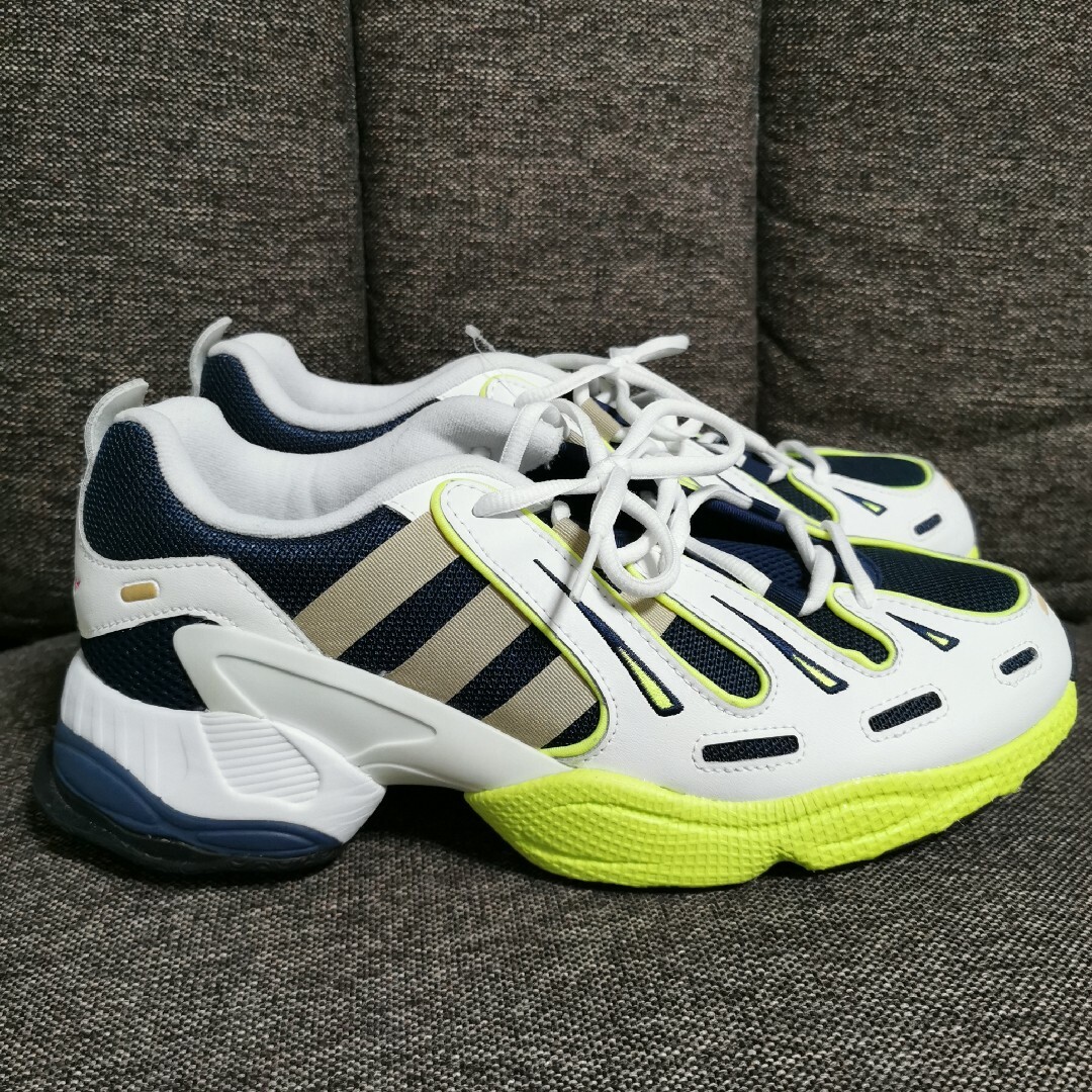 新品・未使用  adidas スニーカー