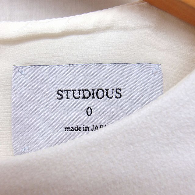 STUDIOUS(ステュディオス)のステュディオス STUDIOUS ノースリーブ ブラウス タック 無地 0 白 レディースのトップス(シャツ/ブラウス(半袖/袖なし))の商品写真