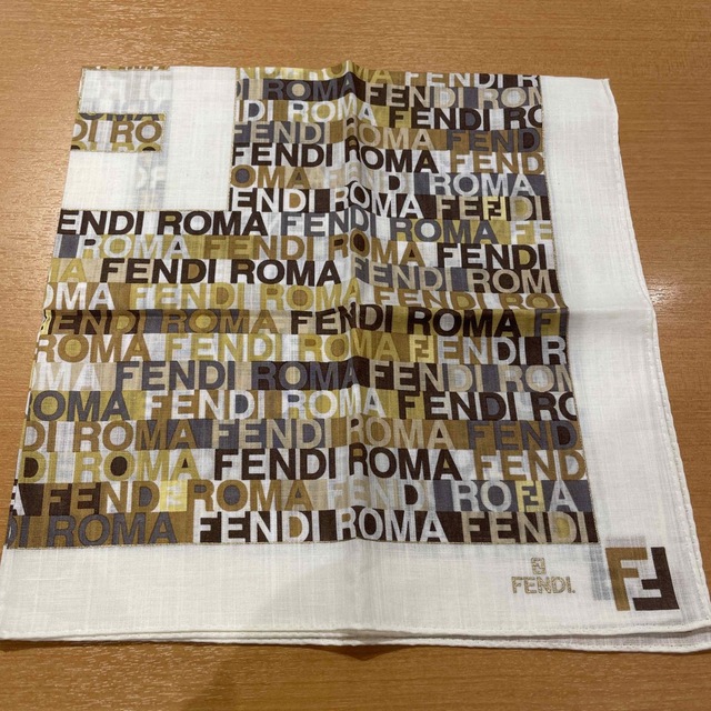 FENDI(フェンディ)のFENDIハンカチイエローブラウン レディースのファッション小物(ハンカチ)の商品写真