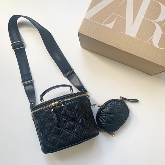 ZARA(ザラ)のZARA バニティバッグ レディースのバッグ(ショルダーバッグ)の商品写真