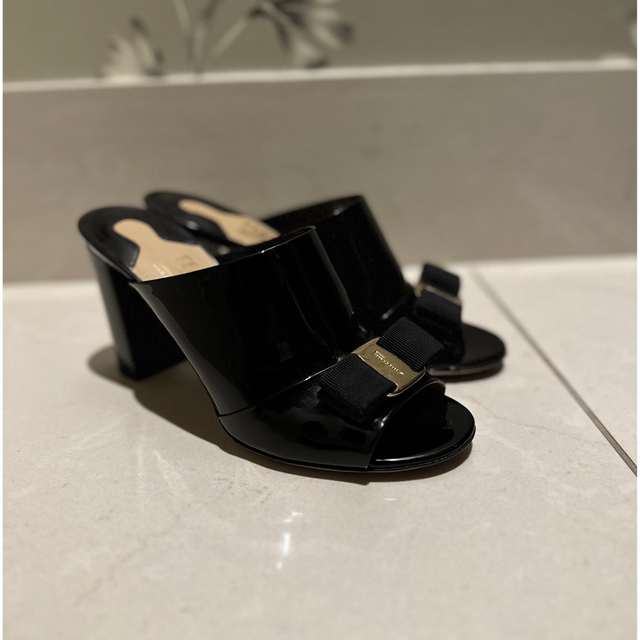 Ferragamoフェラガモリボンサンダル