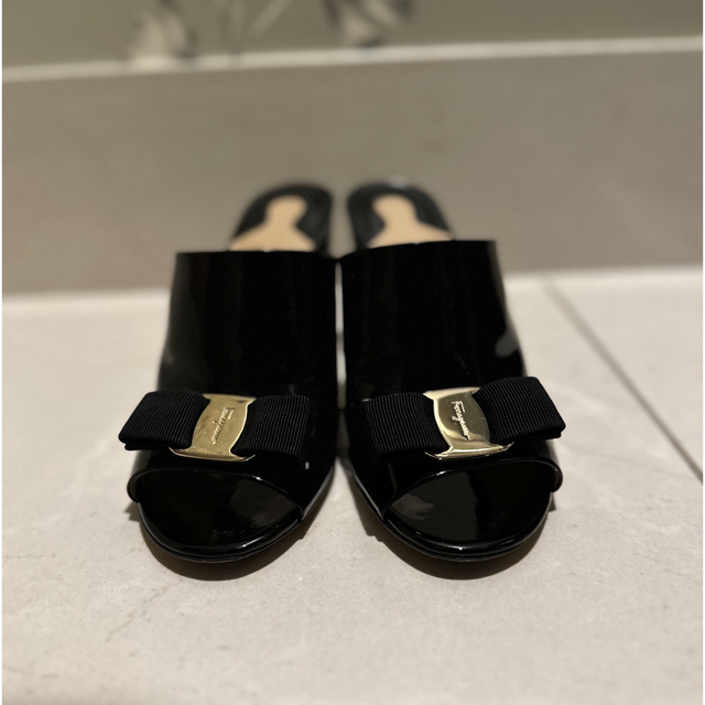 Ferragamoフェラガモリボンサンダル