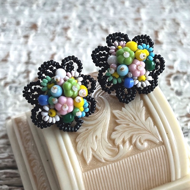 50‘s英！キッチュなレトロカラーの花ピアス 1