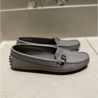 トッズ(TOD'S)のTOD'Sゴンミーニ　グレー(ローファー/革靴)