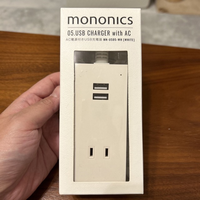 MONONICS USB CHARGER with AC スマホ/家電/カメラのスマートフォン/携帯電話(バッテリー/充電器)の商品写真