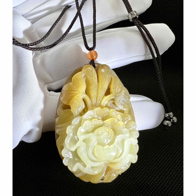 高品質天然和田玉黄色翡翠の牡丹の花リアル彫刻ペンダントAB702レディース
