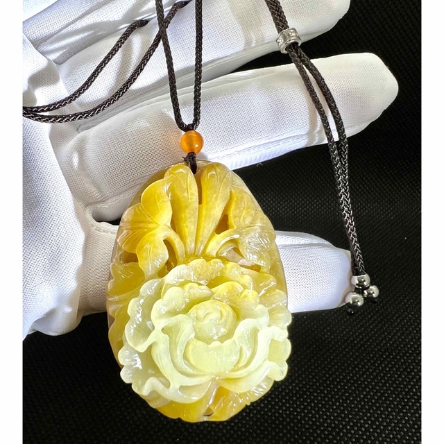 高品質天然和田玉黄色翡翠の牡丹の花リアル彫刻ペンダントAB702レディース