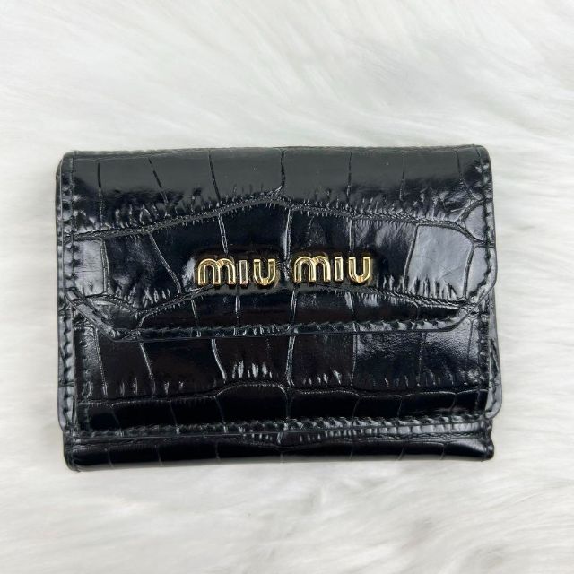 付属品完備✨ miu miu 黒　マテラッセ　二つ折り財布　コンパクト　金具