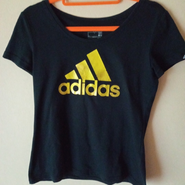 adidas(アディダス)のadidasアディダスTシャツトップスゴールドレアゼブラ柄スリーライン レディースのトップス(Tシャツ(半袖/袖なし))の商品写真