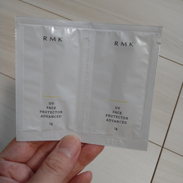 RMK(アールエムケー)のRMKスキンティントファンデーション　スック　プロテクティング　デイ　クリーム コスメ/美容のベースメイク/化粧品(ファンデーション)の商品写真