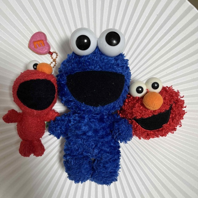 SESAME STREET(セサミストリート)のセサミストリート　エルモ　キーホルダー　クッキーモンスターぬいぐるみ　セット　 エンタメ/ホビーのおもちゃ/ぬいぐるみ(ぬいぐるみ)の商品写真