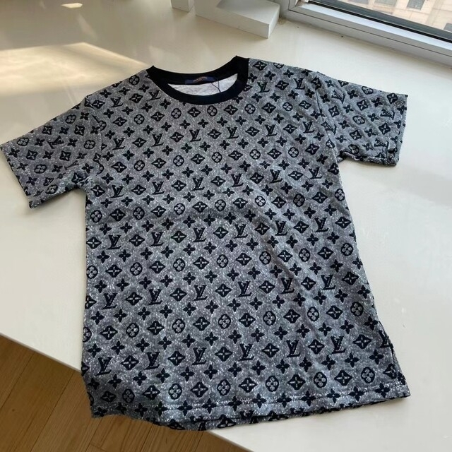 美品☆Louis vuittonルイヴィトン Ｔシャツ 安価 www.kinetiquettes