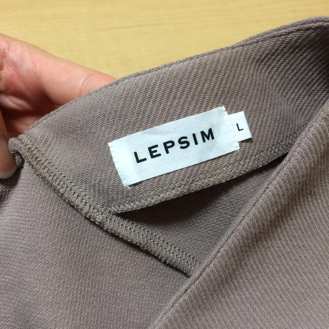 LEPSIM(レプシィム)のLEPSIM＊ツイルVネックワンピース レディースのワンピース(ひざ丈ワンピース)の商品写真