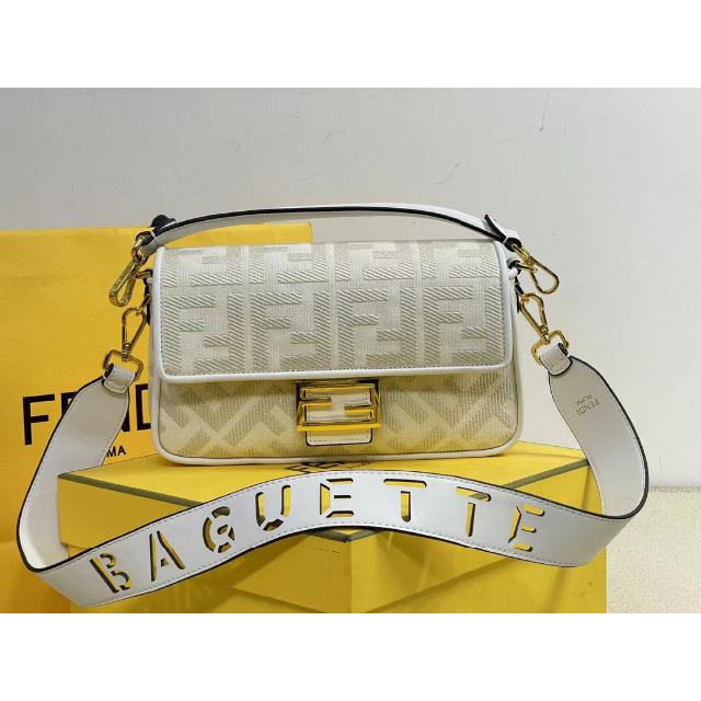 誠実】 FENDI - FENDI バゲット ファブリック(ベージュ) ショルダー