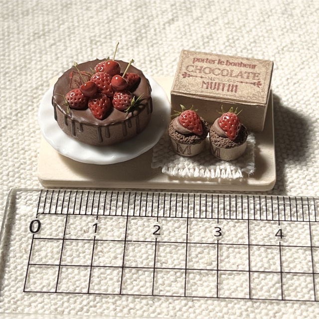 苺と桜桃のチョコケーキ & マフィン ミニチュアスイーツ ドールハウス