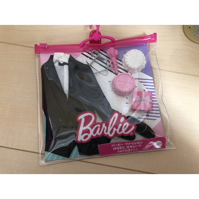 Barbie(バービー)の【新品未開封】 MATTEL バービー人形 オープンカー ケン 服 小物 セット エンタメ/ホビーのおもちゃ/ぬいぐるみ(キャラクターグッズ)の商品写真