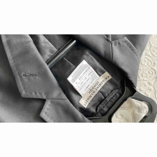 KATHARINE HAMNETT(キャサリンハムネット)のキャサリンハムネット、光沢黒ジャケット メンズのジャケット/アウター(テーラードジャケット)の商品写真