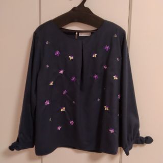 アフタヌーンティー(AfternoonTea)の値下げ★Afternoontea　wardrobe  お花刺繍ブラウス(シャツ/ブラウス(長袖/七分))