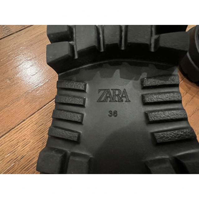 ZARA(ザラ)のZARA ベルクロサンダル　36サイズ　美品❤︎ レディースの靴/シューズ(サンダル)の商品写真