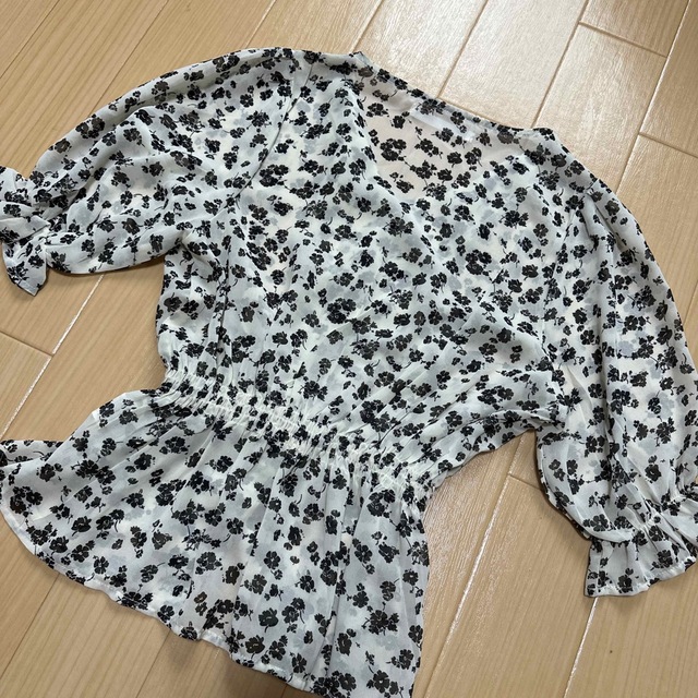 花柄シフォンブラウス           レディースのトップス(シャツ/ブラウス(長袖/七分))の商品写真