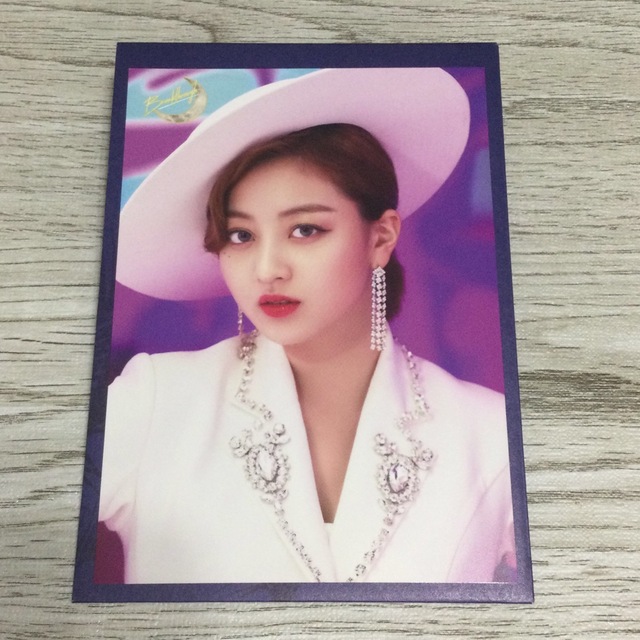 TWICE(トゥワイス)のtwice ジヒョ breakthrough ラントレ jihyo ブレスル エンタメ/ホビーのタレントグッズ(アイドルグッズ)の商品写真