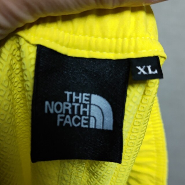 THE NORTH FACE(ザノースフェイス)のXL新品ノースフェイス ショートパンツ　イエロー✕ネイビー メンズのパンツ(ショートパンツ)の商品写真