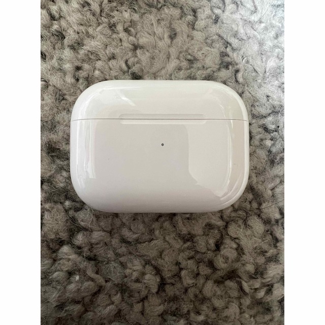 Apple(アップル)のAirPods Pro 第1世代 充電ケース 美品 スマホ/家電/カメラのオーディオ機器(ヘッドフォン/イヤフォン)の商品写真