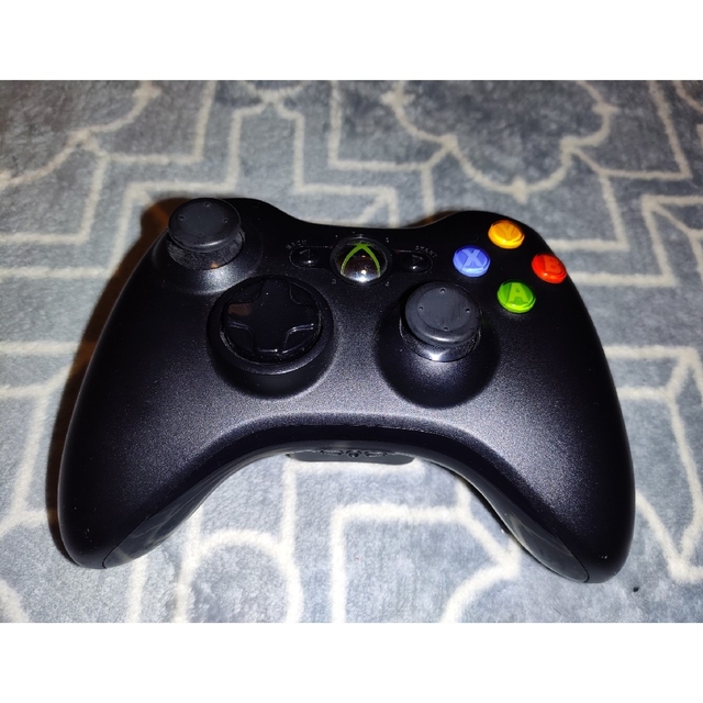 Xbox360(エックスボックス360)のxbox360 Kinect　ソフトセット320GB エンタメ/ホビーのゲームソフト/ゲーム機本体(家庭用ゲーム機本体)の商品写真