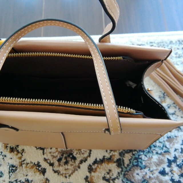 新品　美品　予約1か月待ち商品　ゴールド レディースのバッグ(ショルダーバッグ)の商品写真