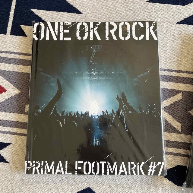 ONE OK ROCK アルバム➕写真集 エンタメ/ホビーのCD(ポップス/ロック(邦楽))の商品写真