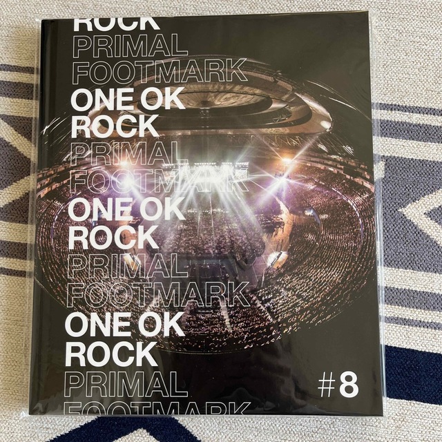 ONE OK ROCK アルバム➕写真集 エンタメ/ホビーのCD(ポップス/ロック(邦楽))の商品写真