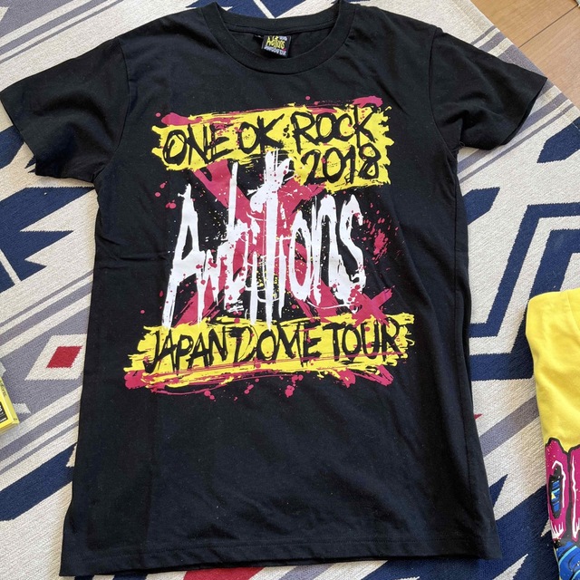 ONE OK ROCK(ワンオクロック)の#ONE OK ROCK ウインドブレーカー ＋Ｔシャツ エンタメ/ホビーのタレントグッズ(ミュージシャン)の商品写真