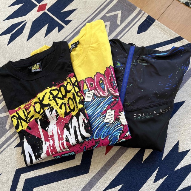 ONE OK ROCK(ワンオクロック)の#ONE OK ROCK ウインドブレーカー ＋Ｔシャツ エンタメ/ホビーのタレントグッズ(ミュージシャン)の商品写真