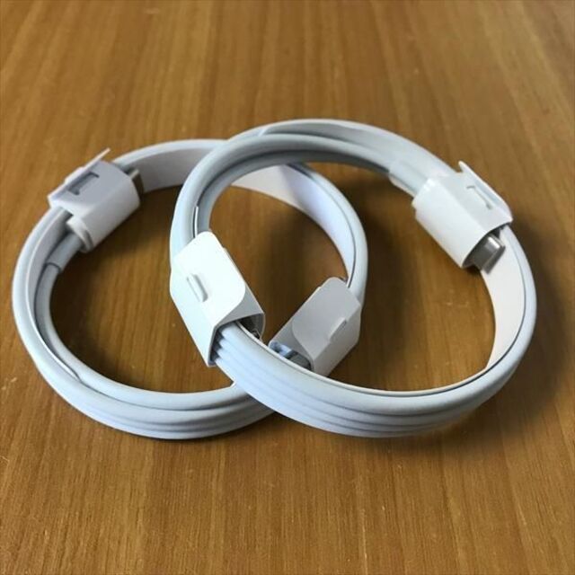 Apple(アップル)の2個セット 新品 Apple純正 USB-C to Lightningケーブル  スマホ/家電/カメラのオーディオ機器(その他)の商品写真