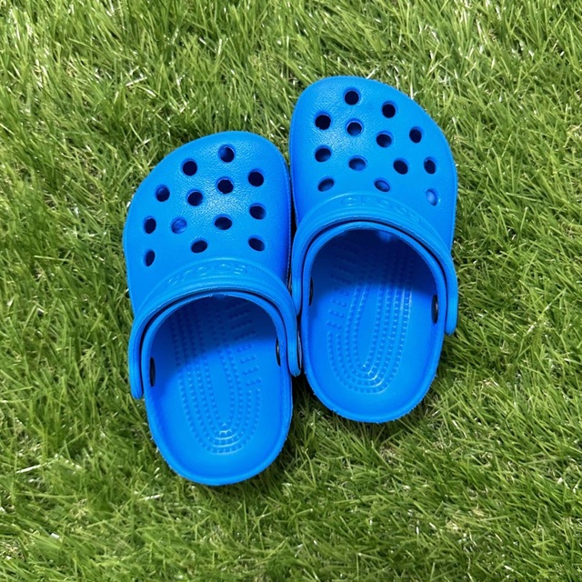 crocs(クロックス)のcrocs クロックス ベビー 12~13cm ブルー キッズ/ベビー/マタニティのベビー靴/シューズ(~14cm)(サンダル)の商品写真