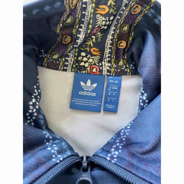 pakaian adidas