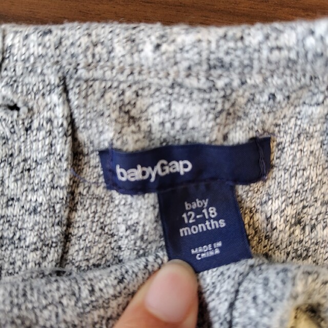 babyGAP(ベビーギャップ)のグレーワンピース　80 キッズ/ベビー/マタニティのベビー服(~85cm)(ワンピース)の商品写真