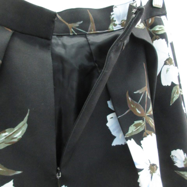Apuweiser-riche(アプワイザーリッシェ)のアプワイザーリッシェ フレアスカート ミモレ丈 花柄 2 ブラック 黒 レディースのスカート(ひざ丈スカート)の商品写真