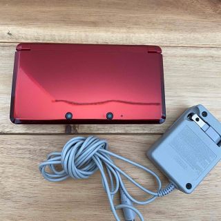 ニンテンドー3DS(ニンテンドー3DS)の3ds本体　レッド　充電アダプタ付き(携帯用ゲーム機本体)