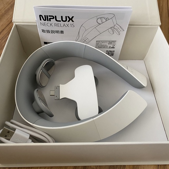 NIPLUX コードレスEMS温熱運動器 NECK RELAX 1S ホワイト  スマホ/家電/カメラの美容/健康(マッサージ機)の商品写真