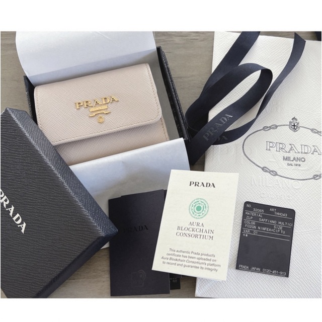 PRADA(プラダ)のHiromio様専用　　PRADAサフィアーノマルチカラー財布 レディースのファッション小物(財布)の商品写真