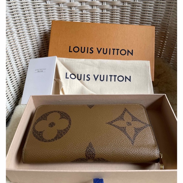 LOUIS VUITTON ジャイアント モノグラムリバース ジッピーウォレット