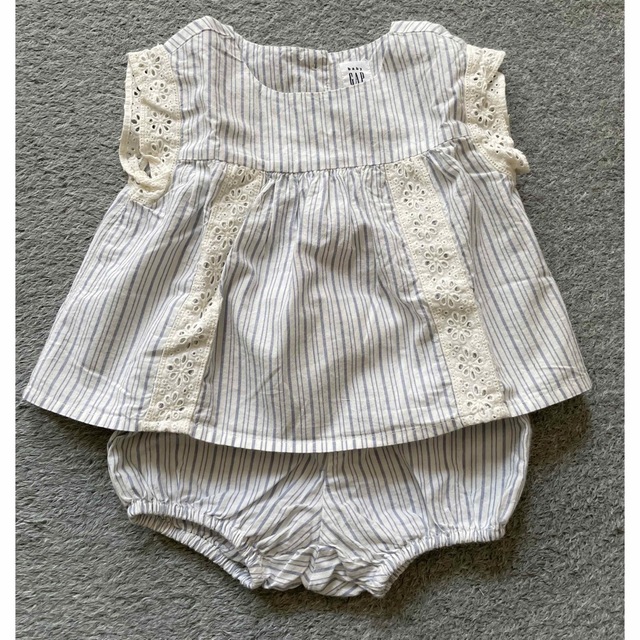 babyGAP(ベビーギャップ)のGAP子供服（女の子）70〜80サイズ キッズ/ベビー/マタニティのベビー服(~85cm)(ワンピース)の商品写真