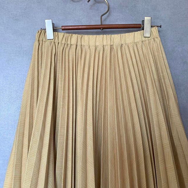 KBF(ケービーエフ)のKBF 柄プリーツロングスカート イエロー アーバンリサーチ レディースのスカート(ロングスカート)の商品写真