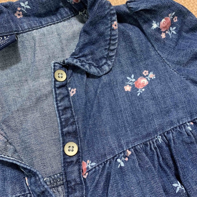 GAP(ギャップ)のGAP デニムワンピース　 キッズ/ベビー/マタニティのベビー服(~85cm)(ワンピース)の商品写真