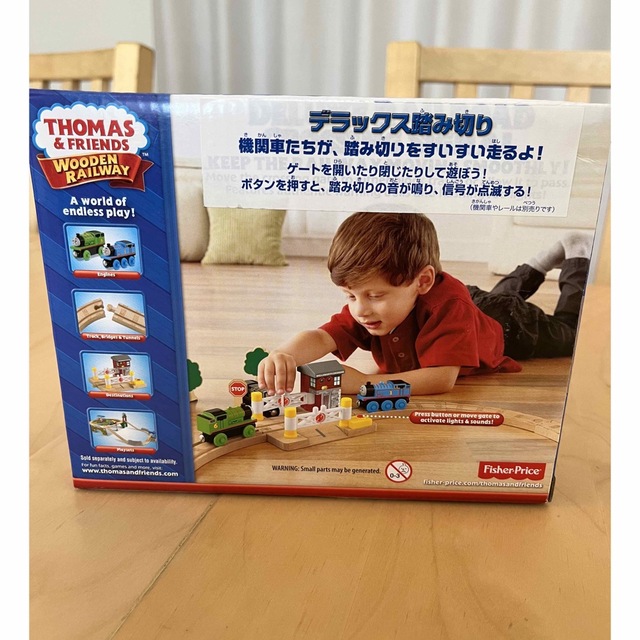 sunasususu様専用　木製トーマス　コナーとケイトリン+踏み切り新品 キッズ/ベビー/マタニティのおもちゃ(電車のおもちゃ/車)の商品写真