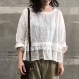 さらにお値下げ新品ネストローブ フリルブラウス