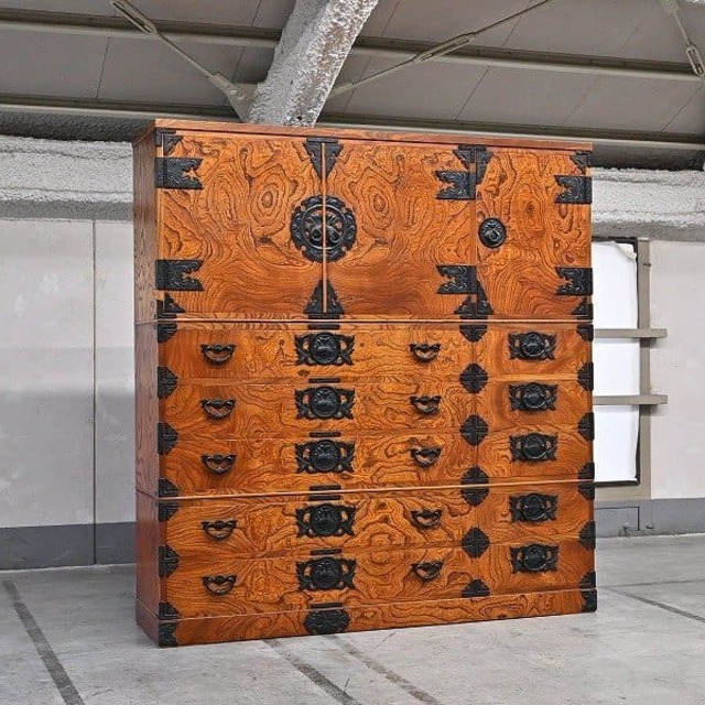 オンライン限定商品】 伝統工芸 140万 岩谷堂箪笥「間箪笥」欅タンス オンライン限定商品】 伝統工芸 140万 岩谷堂箪笥「間箪笥」欅タンス
